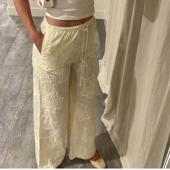 Zara Pants - NWT ZARA Cream Floral Wide-Leg Pants FLORAL SIZE M